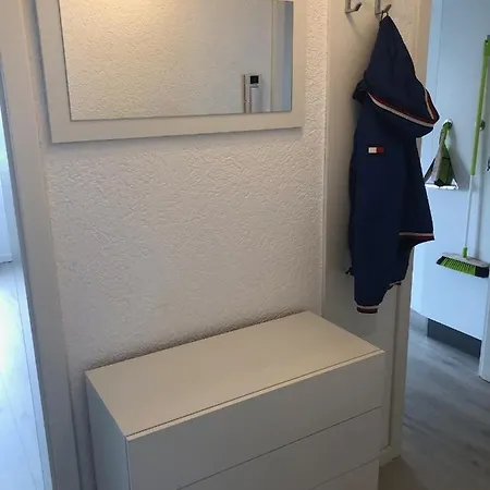 Appartement Moderne Helle 2,5 Mit Grossem Bad Und Kueche In *