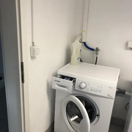 Appartement Moderne Helle 2,5 Mit Grossem Bad Und Kueche In