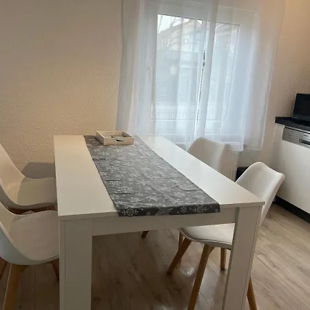 Moderne Helle 2,5 Mit Grossem Bad Und Kueche In *