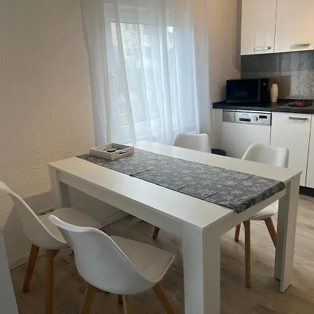 Moderne Helle 2,5 Mit Grossem Bad Und Kueche In Appartement