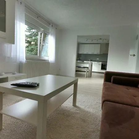Moderne Helle 2,5 Mit Grossem Bad Und Kueche In Appartement