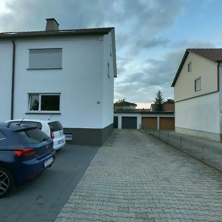 Moderne Helle 2,5 Mit Grossem Bad Und Kueche In *