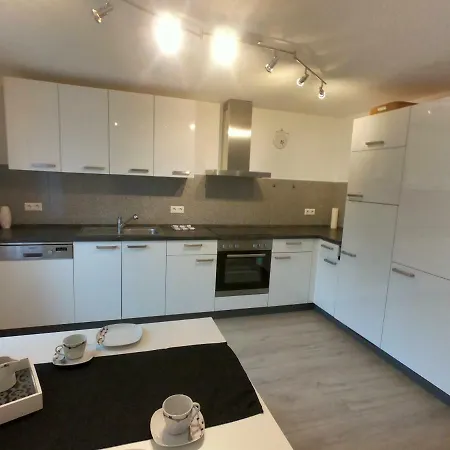 Moderne Helle 2,5 Mit Grossem Bad Und Kueche In