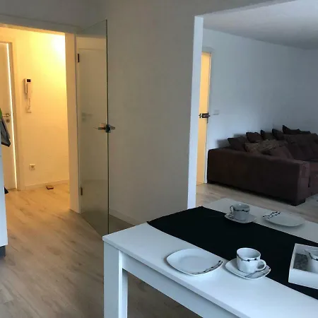 Appartement Moderne Helle 2,5 Mit Grossem Bad Und Kueche In