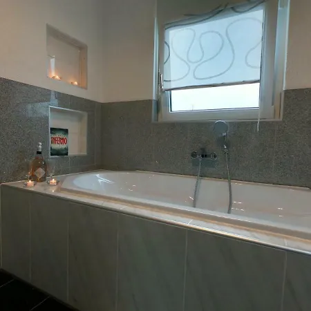 Appartement Moderne Helle 2,5 Mit Grossem Bad Und Kueche In Trossingen