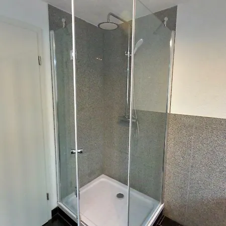 Moderne Helle 2,5 Mit Grossem Bad Und Kueche In Appartement *